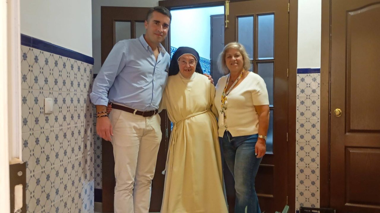 Entrega de bens alimentares ao Mosteiro da Imaculada Conceição